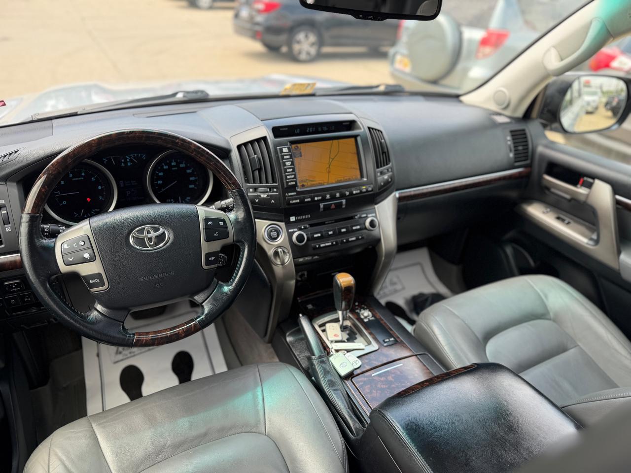 Toyota Land Cruiser 4WD 2011