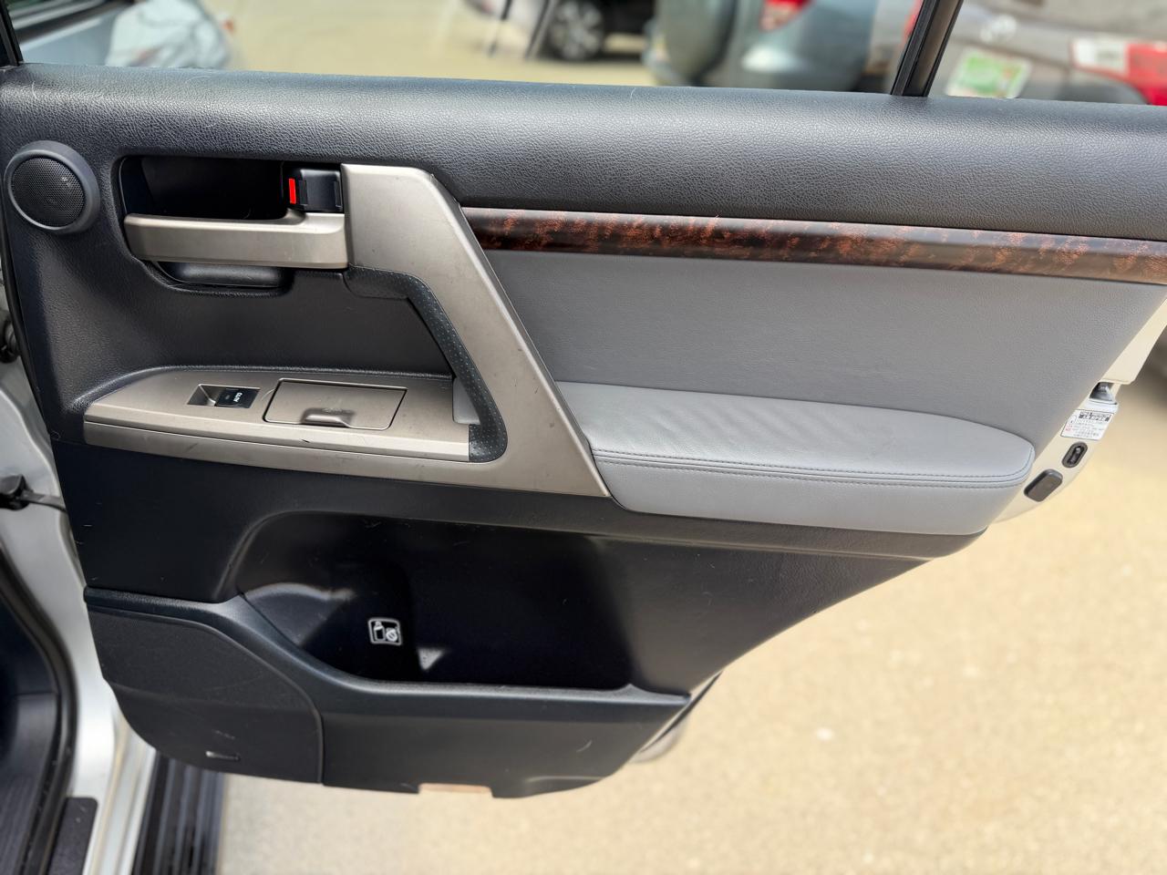 Toyota Land Cruiser 4WD 2011