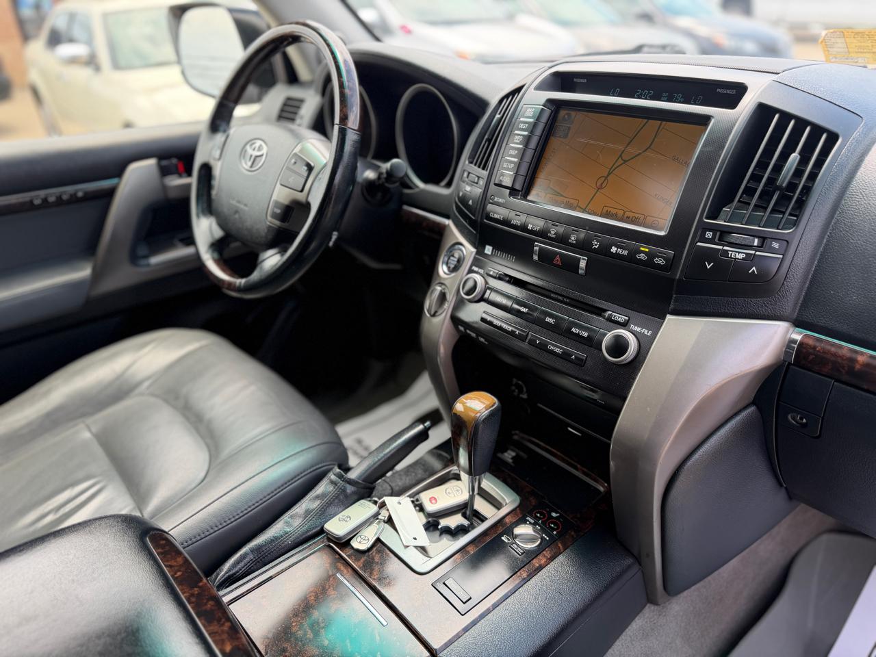 Toyota Land Cruiser 4WD 2011