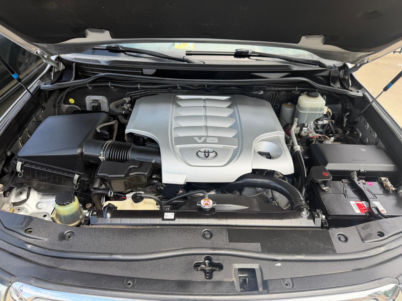 Toyota Land Cruiser 4WD 2011