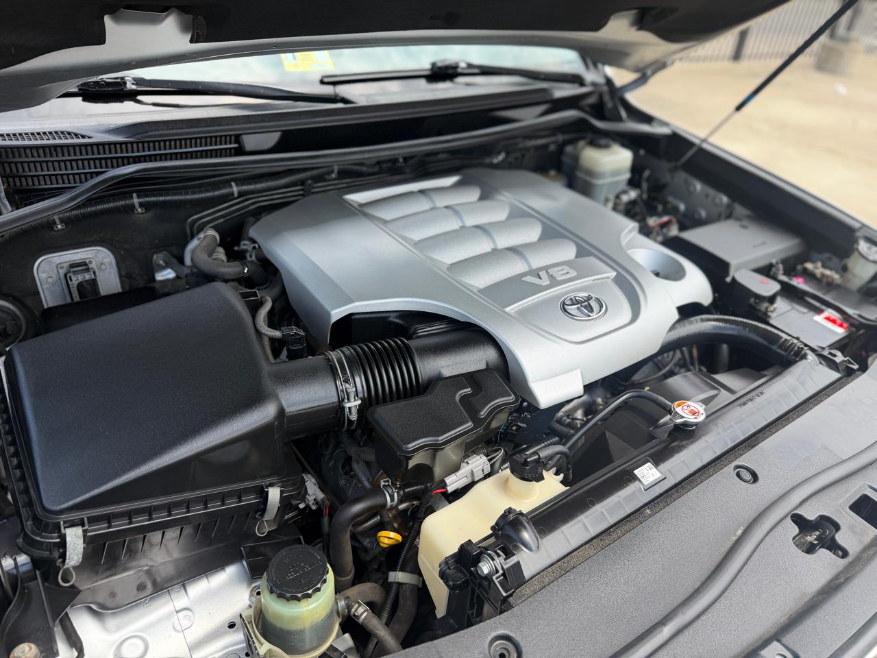 Toyota Land Cruiser 4WD 2011