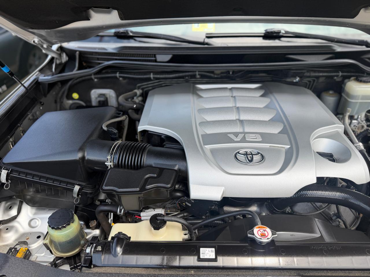 Toyota Land Cruiser 4WD 2011