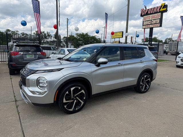 Silver 2022 Mitsubishi Outlander SUV / Crossover All-Wheel Drive Automatic