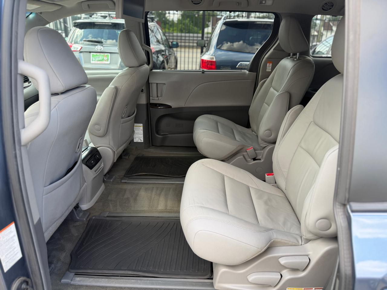 Toyota Sienna  2017