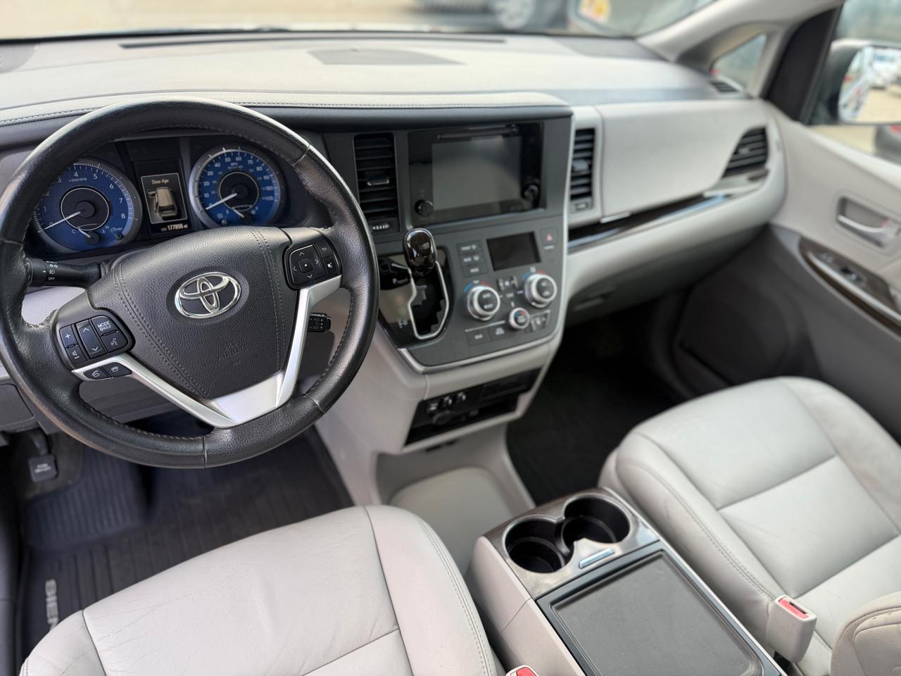 Toyota Sienna  2017