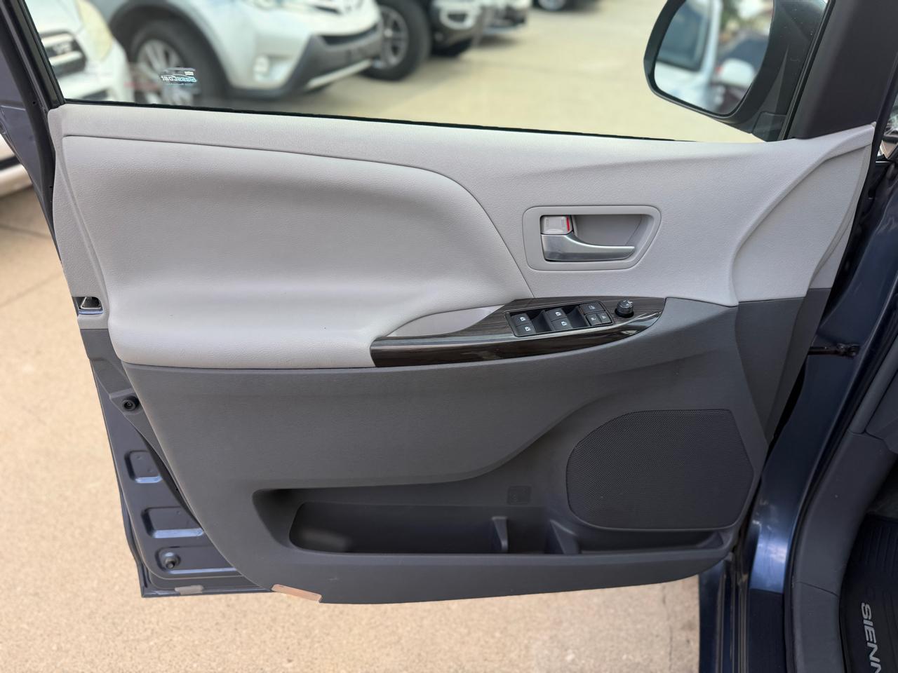 Toyota Sienna  2017