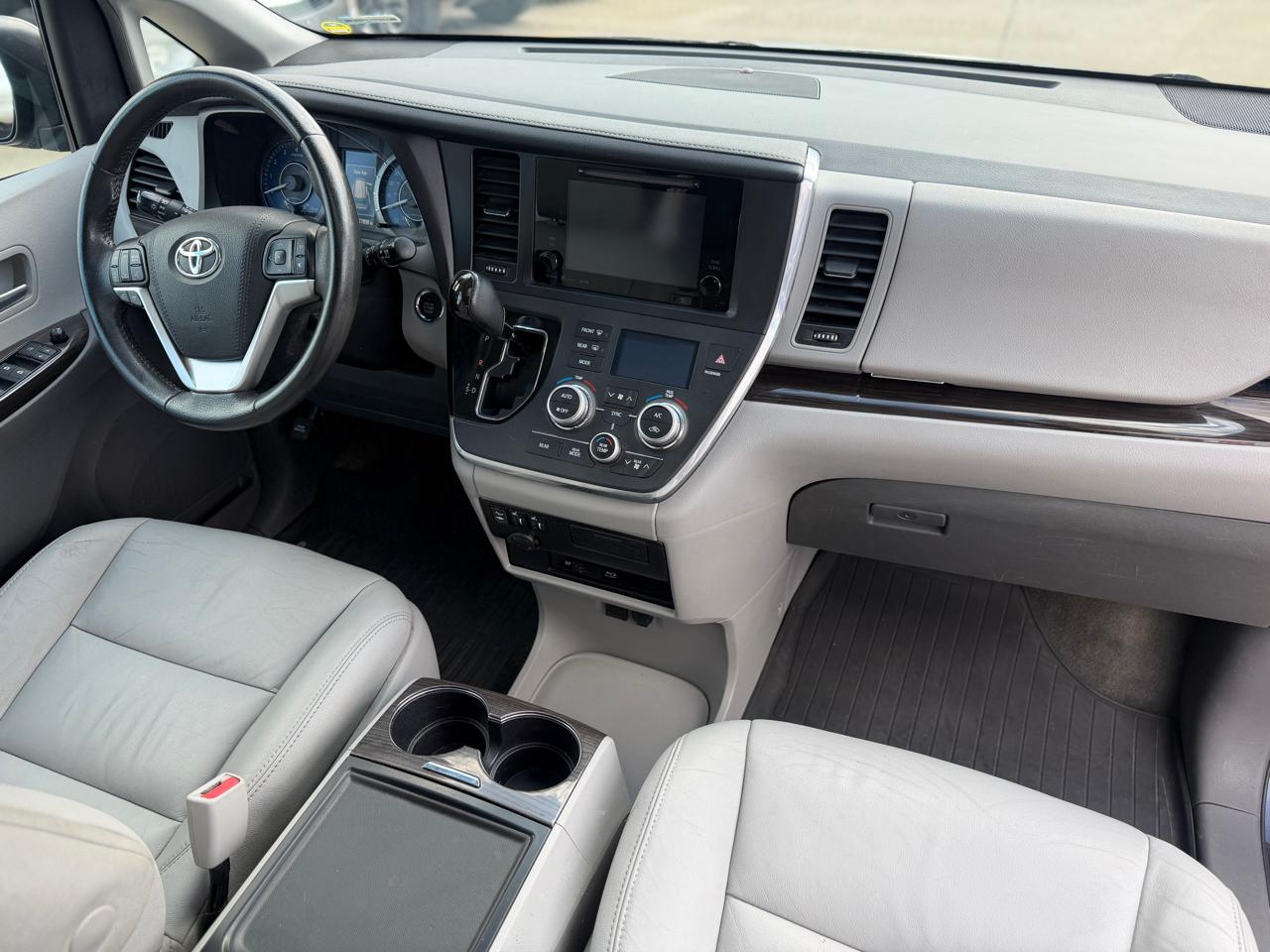Toyota Sienna  2017