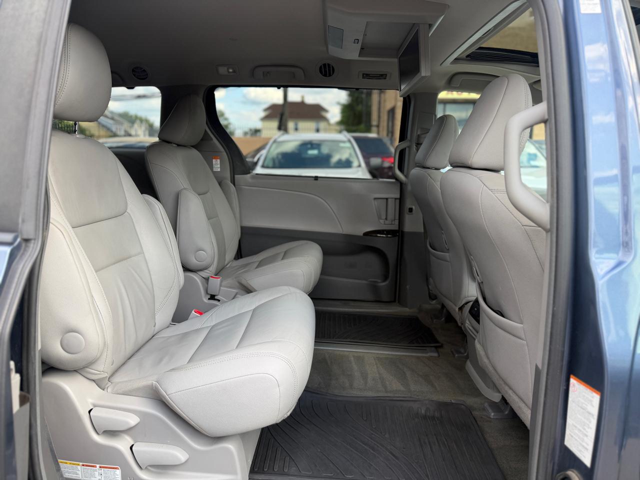 Toyota Sienna  2017