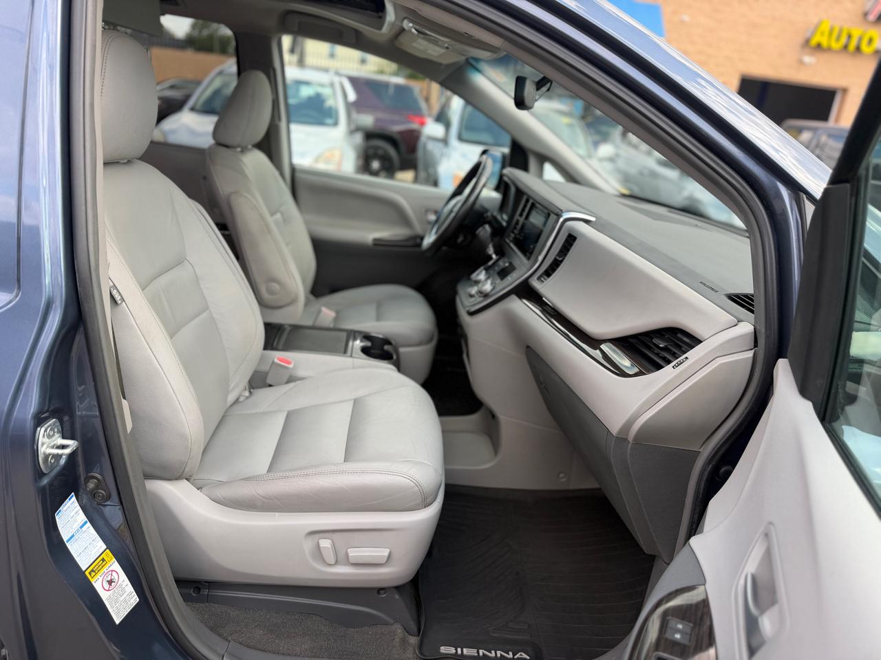 Toyota Sienna  2017