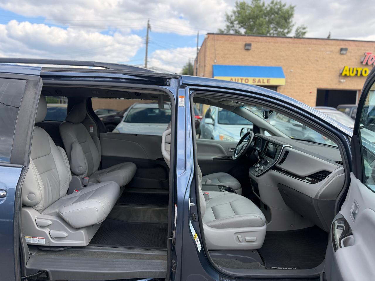 Toyota Sienna  2017