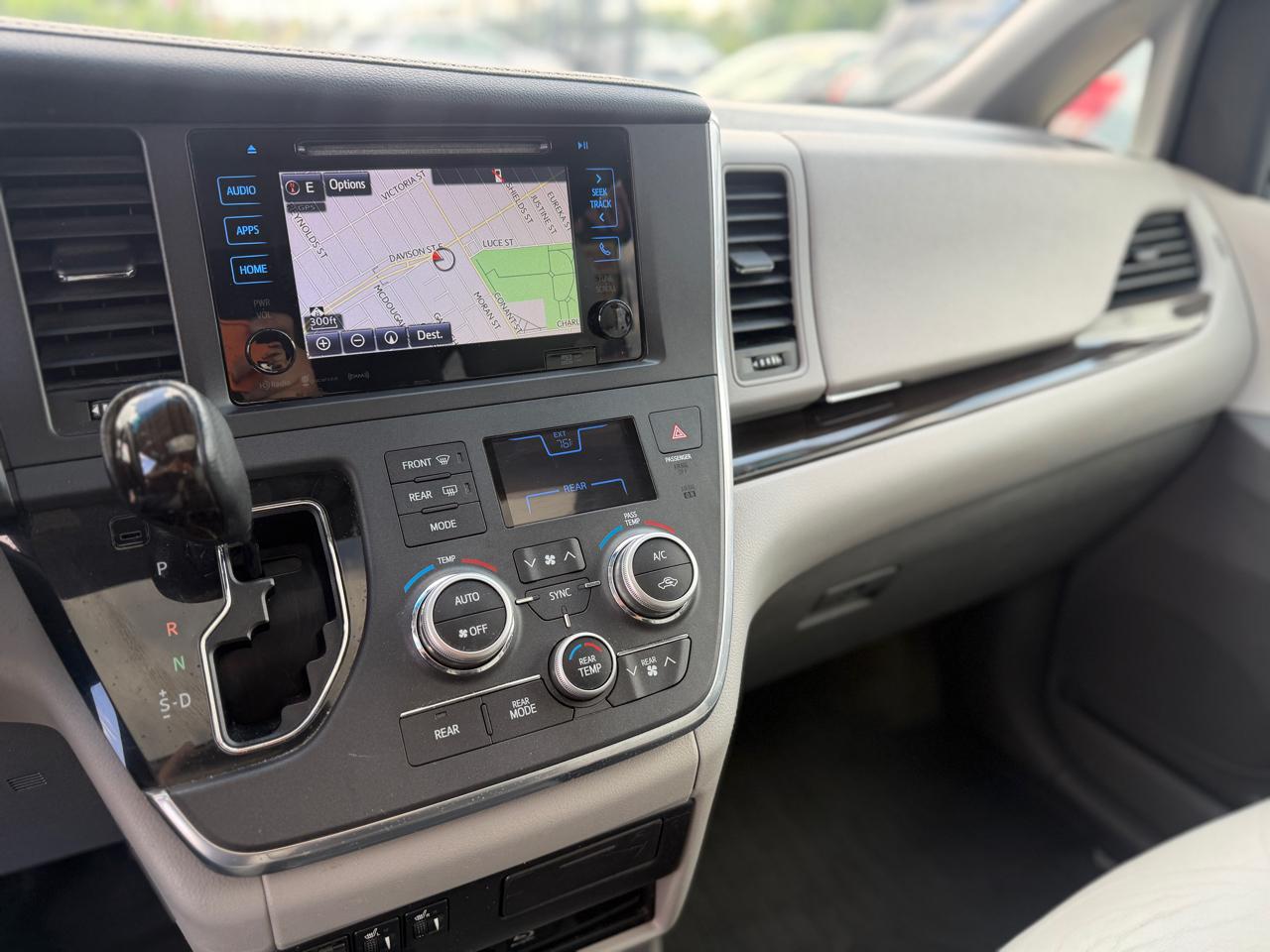 Toyota Sienna  2017