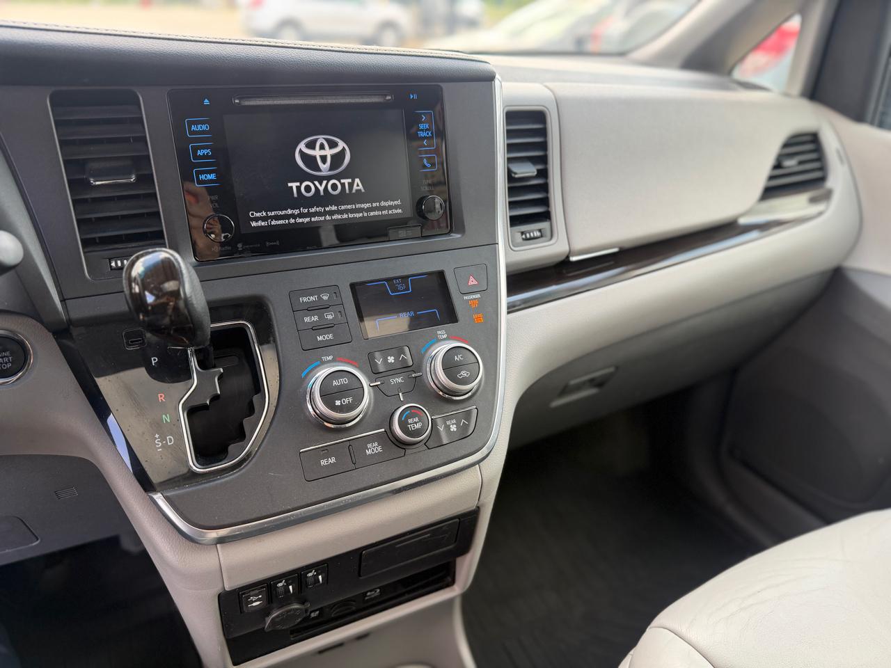 Toyota Sienna  2017