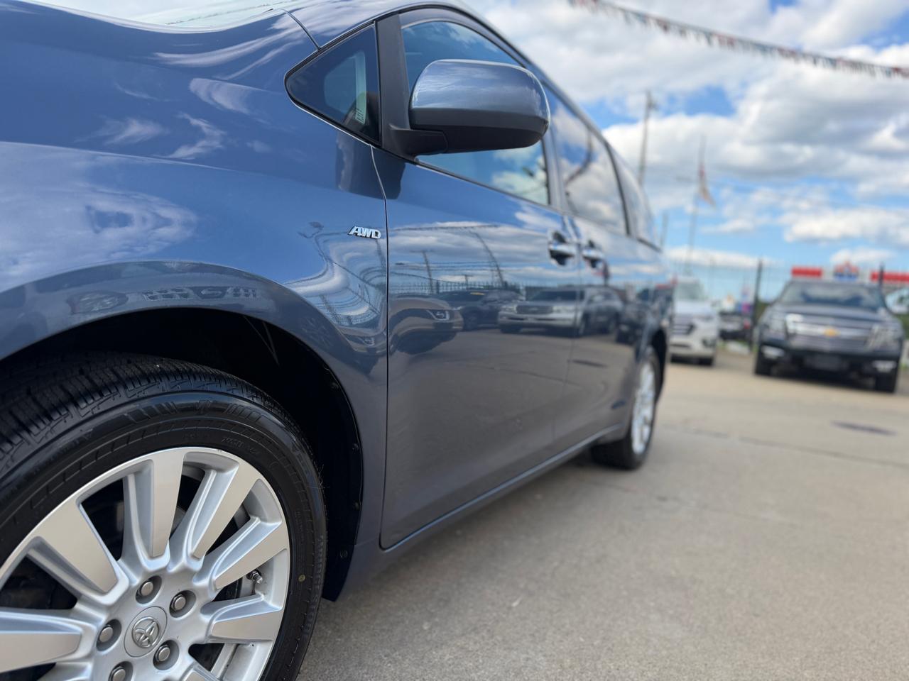 Toyota Sienna  2017