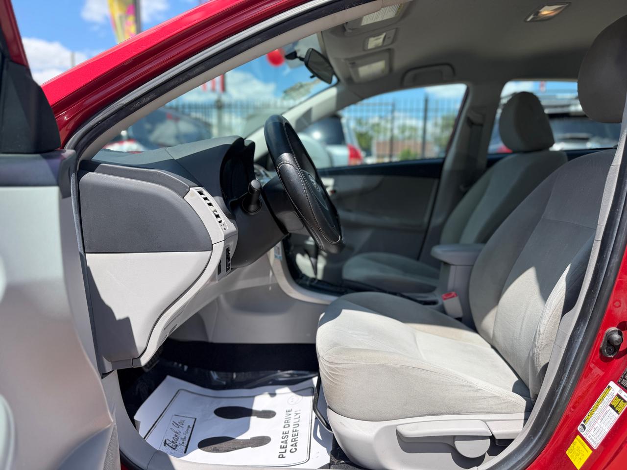 Toyota Corolla LE 4-Speed AT 2013