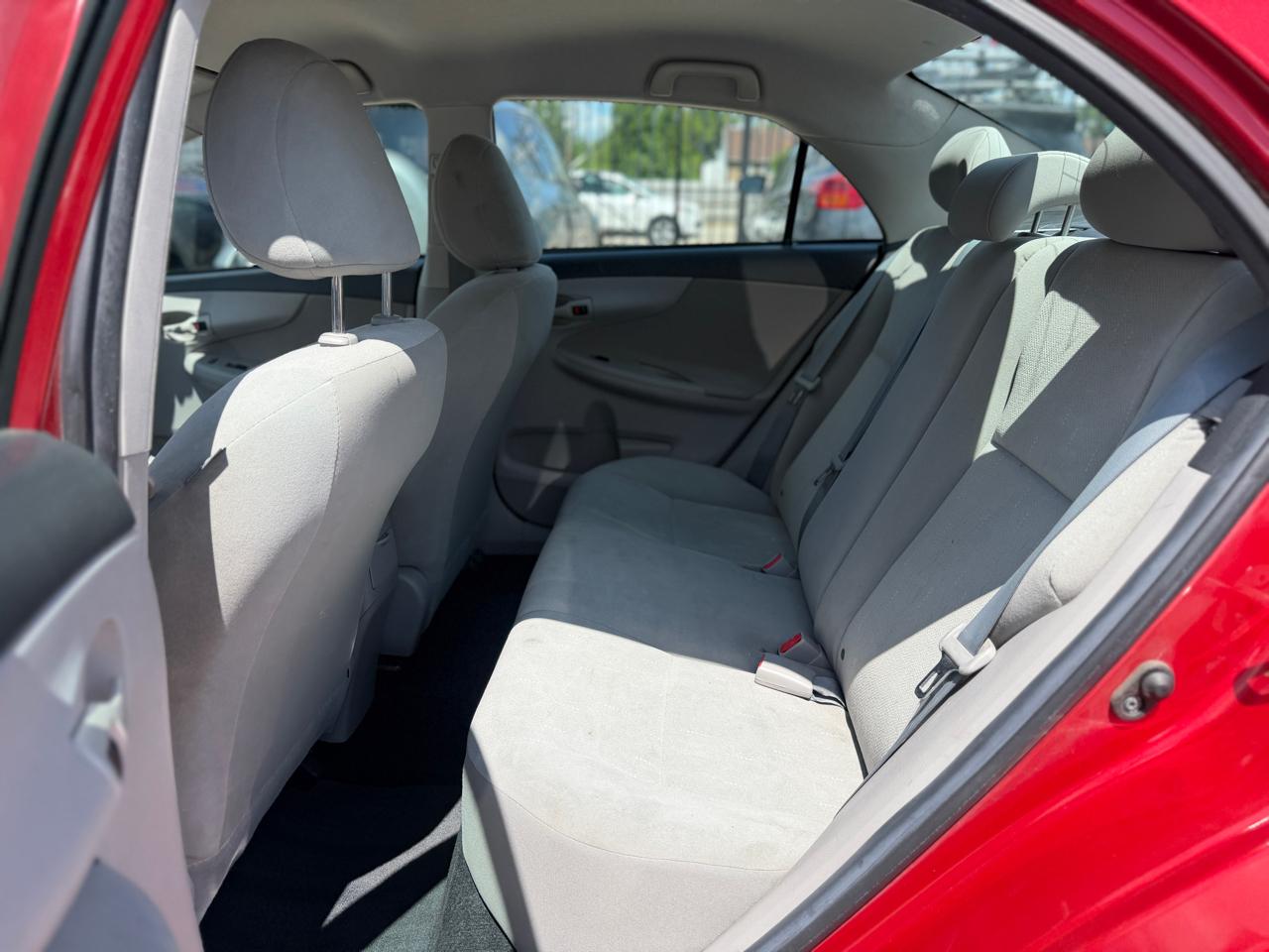 Toyota Corolla LE 4-Speed AT 2013