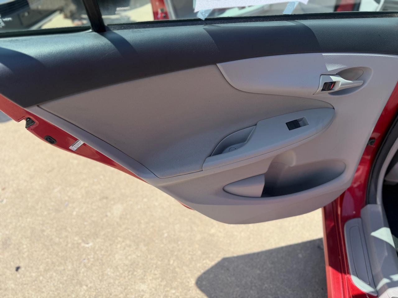 Toyota Corolla LE 4-Speed AT 2013