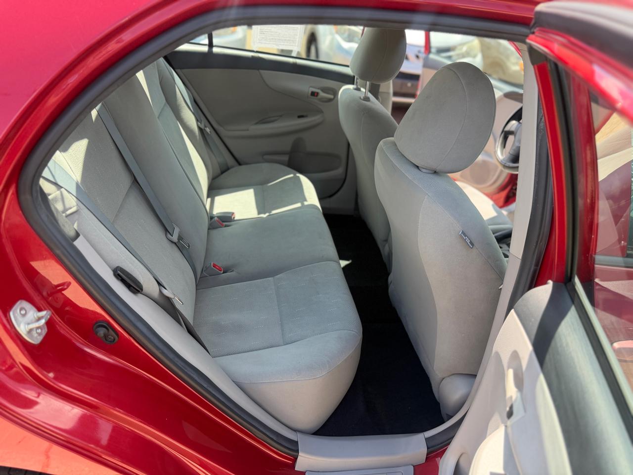 Toyota Corolla LE 4-Speed AT 2013