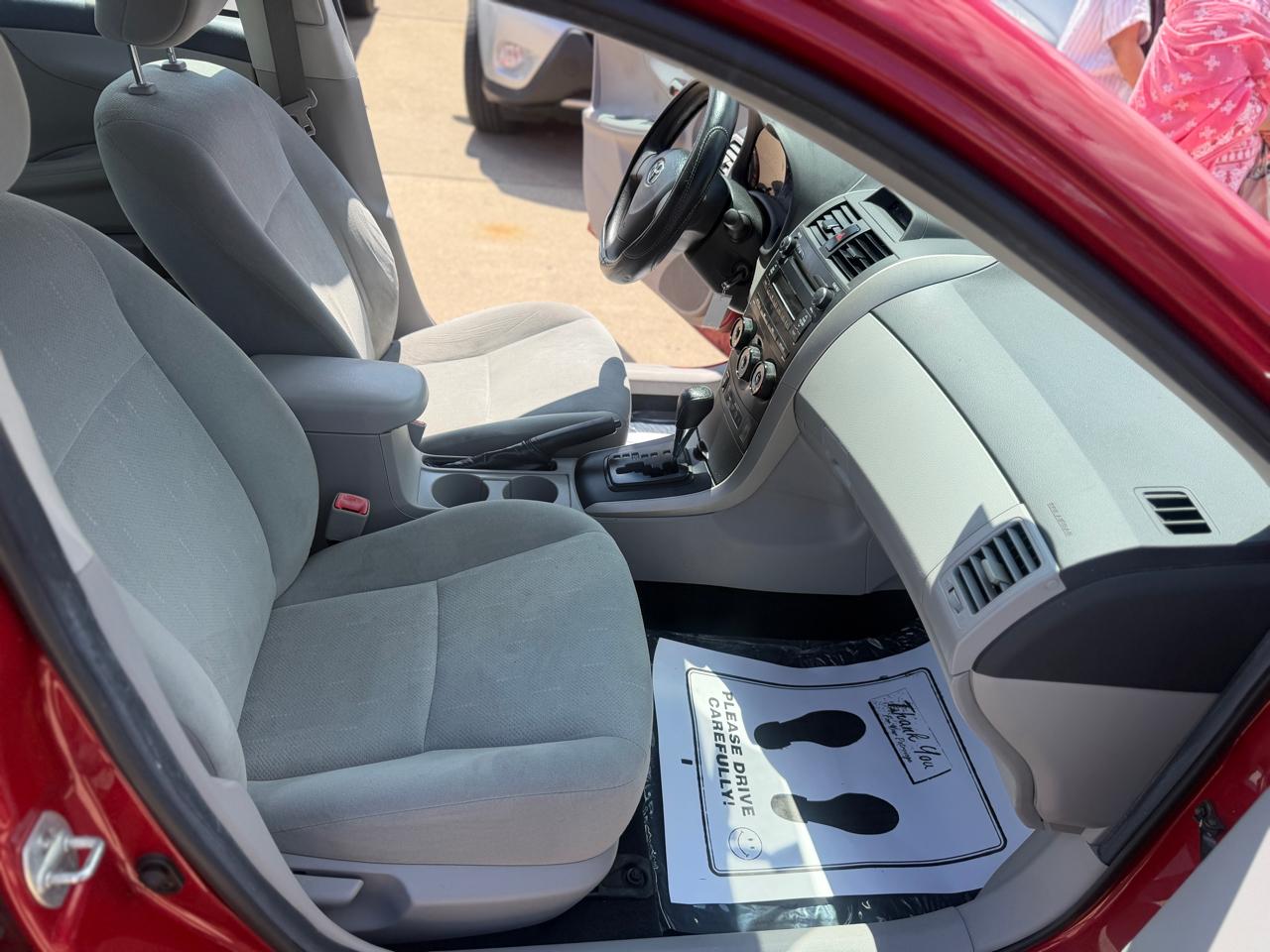 Toyota Corolla LE 4-Speed AT 2013