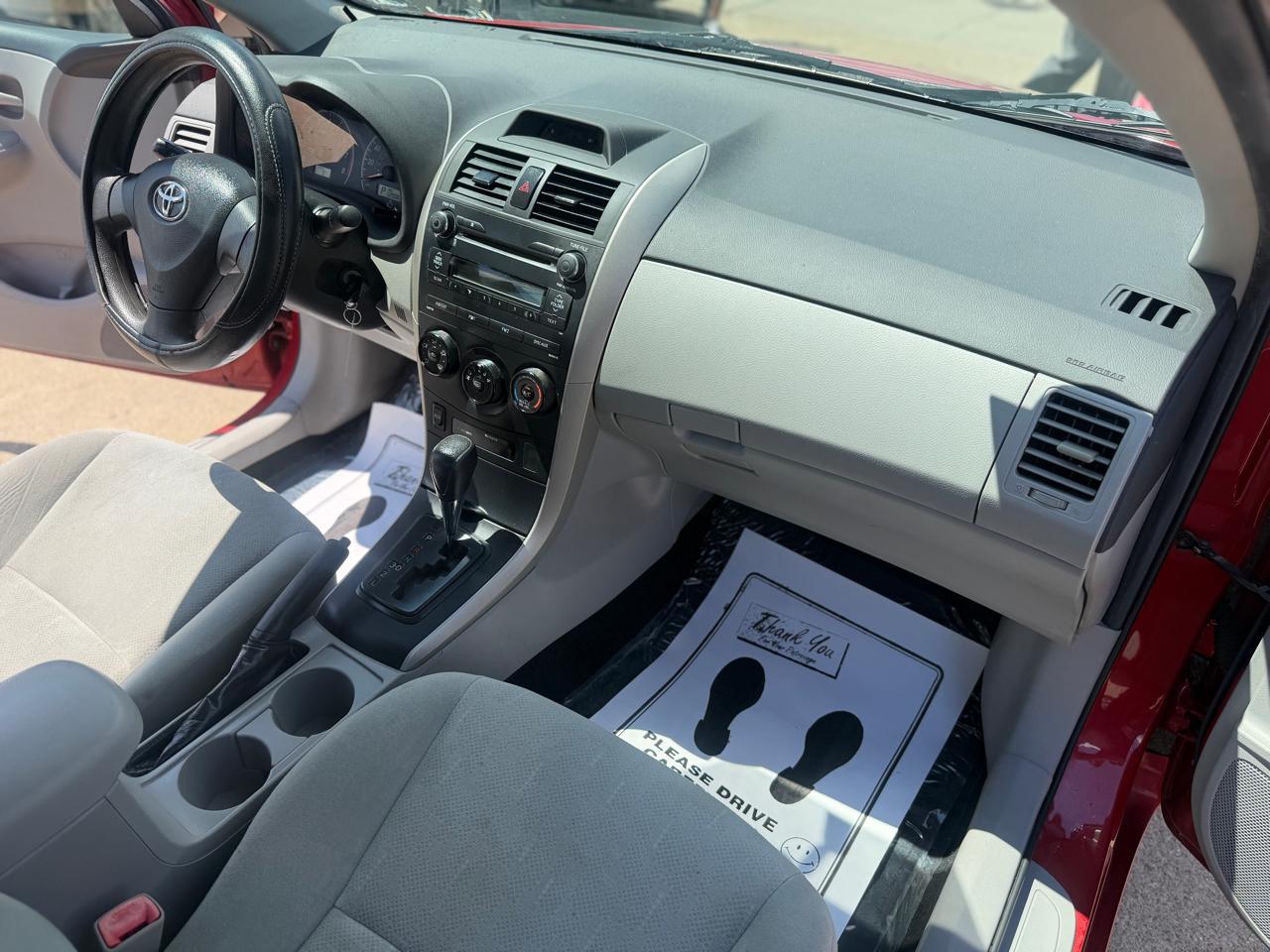 Toyota Corolla LE 4-Speed AT 2013