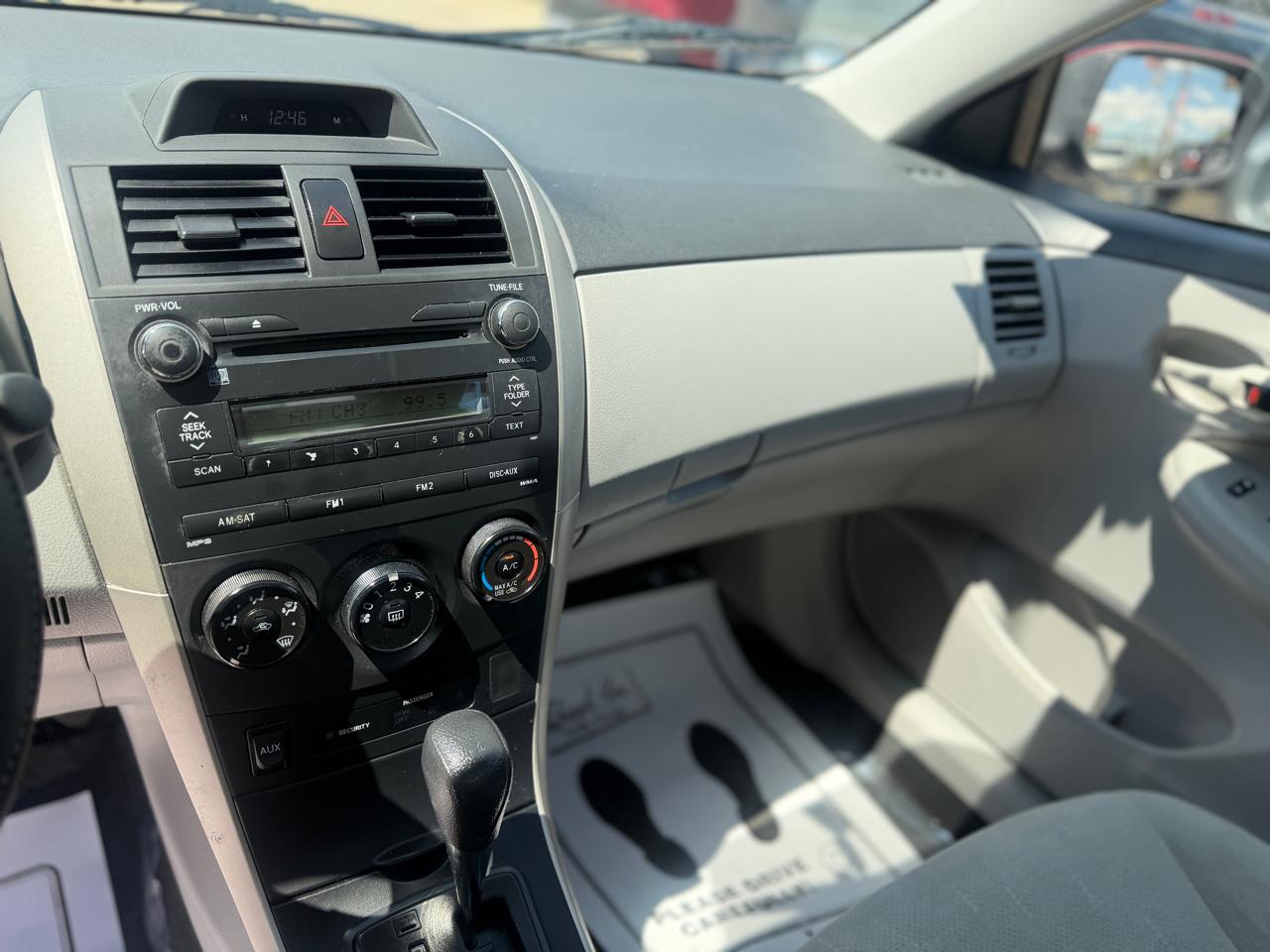 Toyota Corolla LE 4-Speed AT 2013