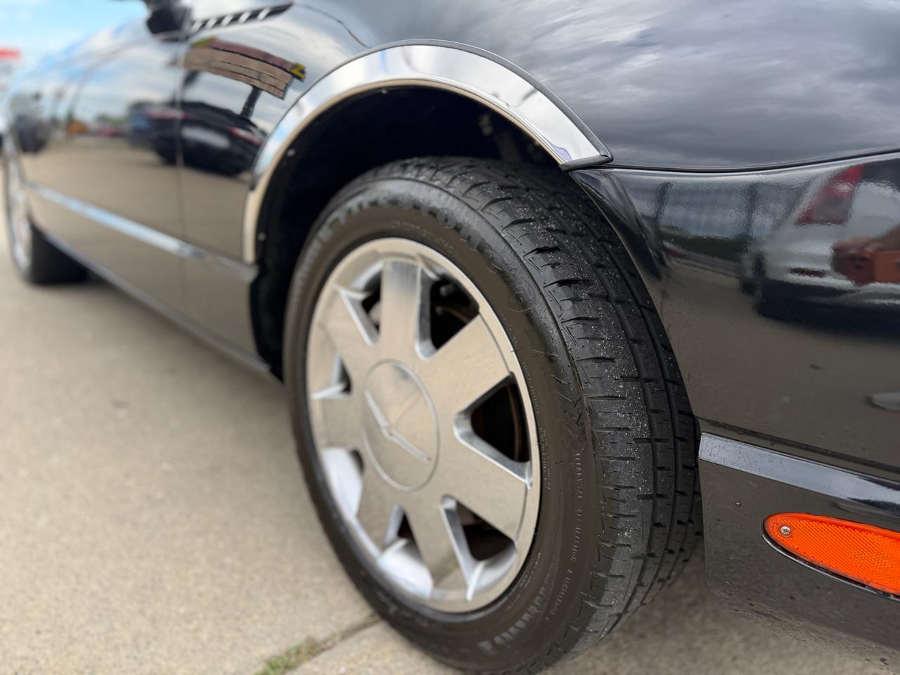 Ford Thunderbird Deluxe 2002