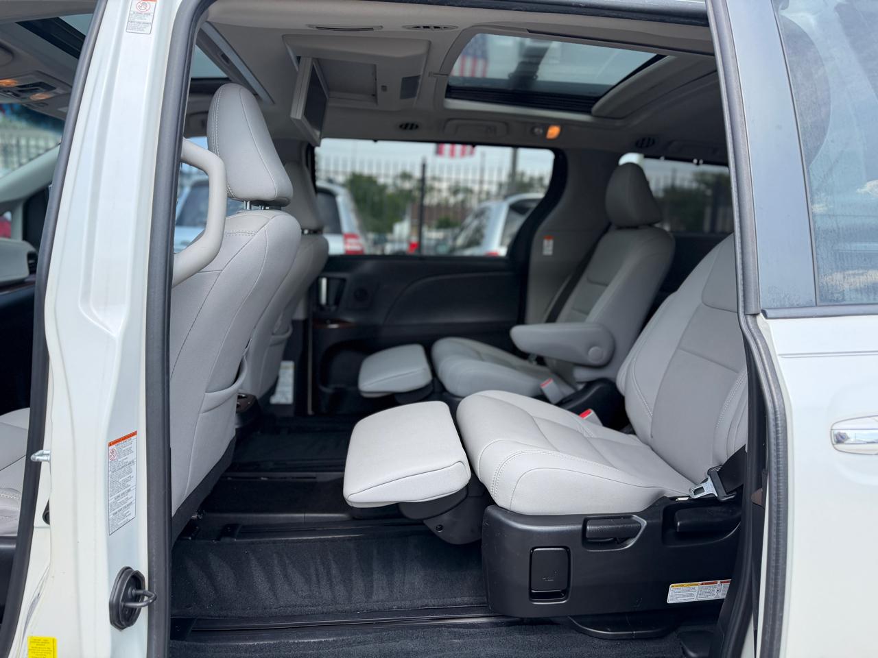 Toyota Sienna  2016