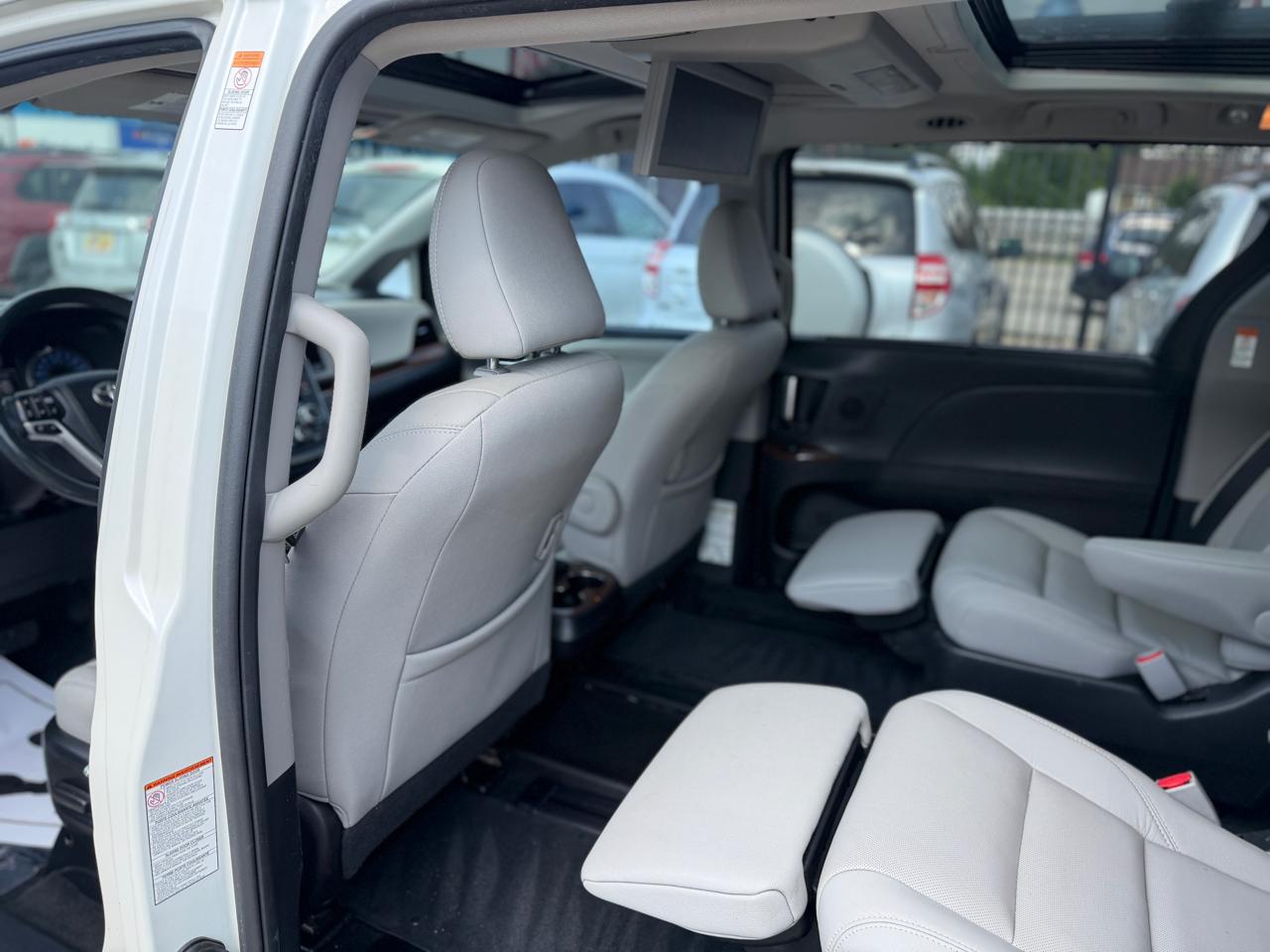 Toyota Sienna  2016