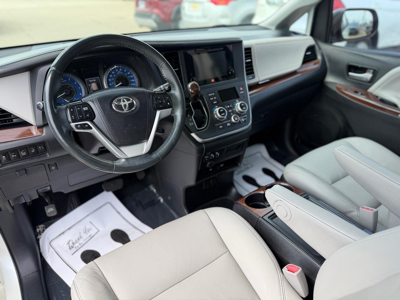 Toyota Sienna  2016
