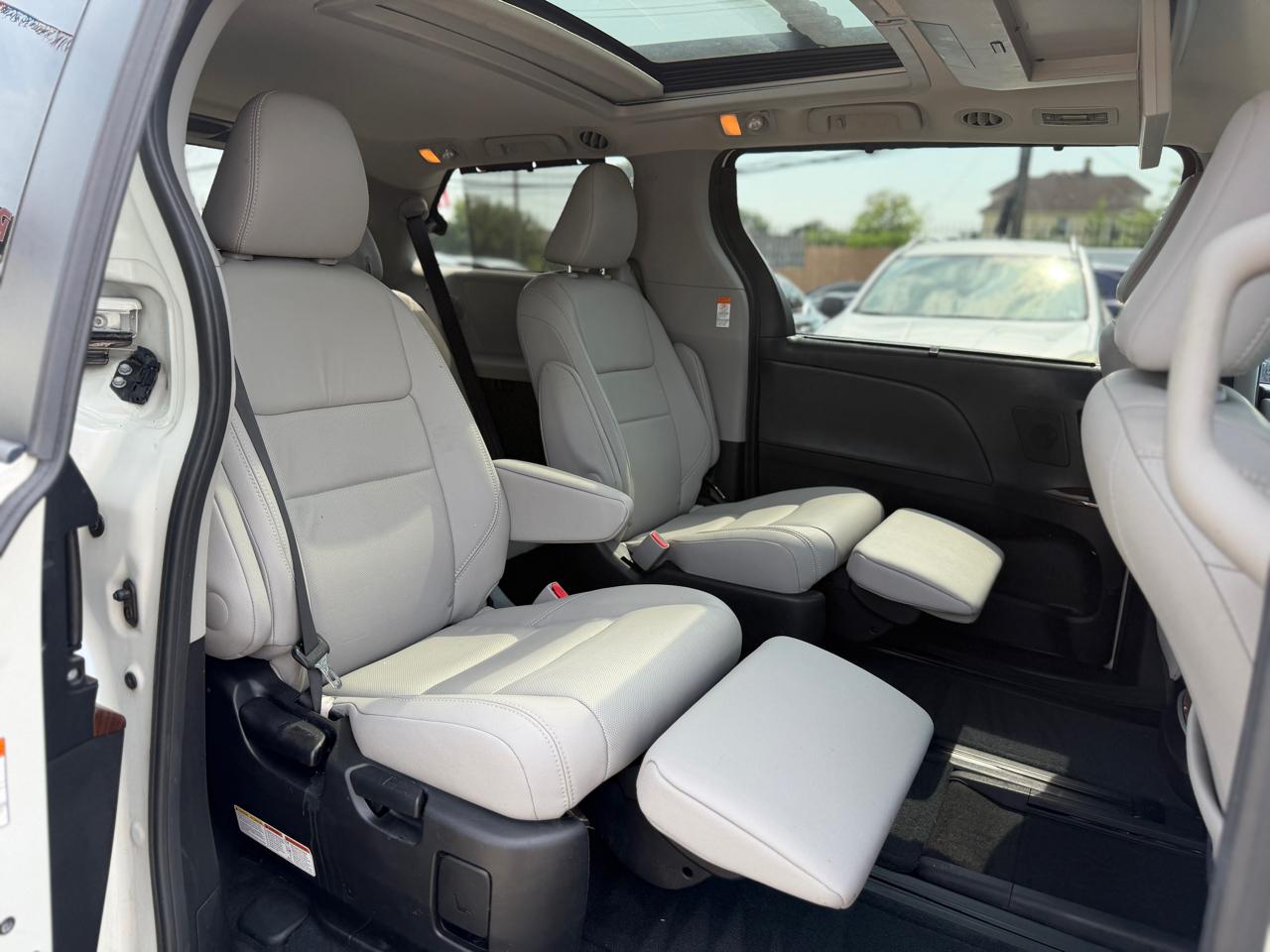 Toyota Sienna  2016