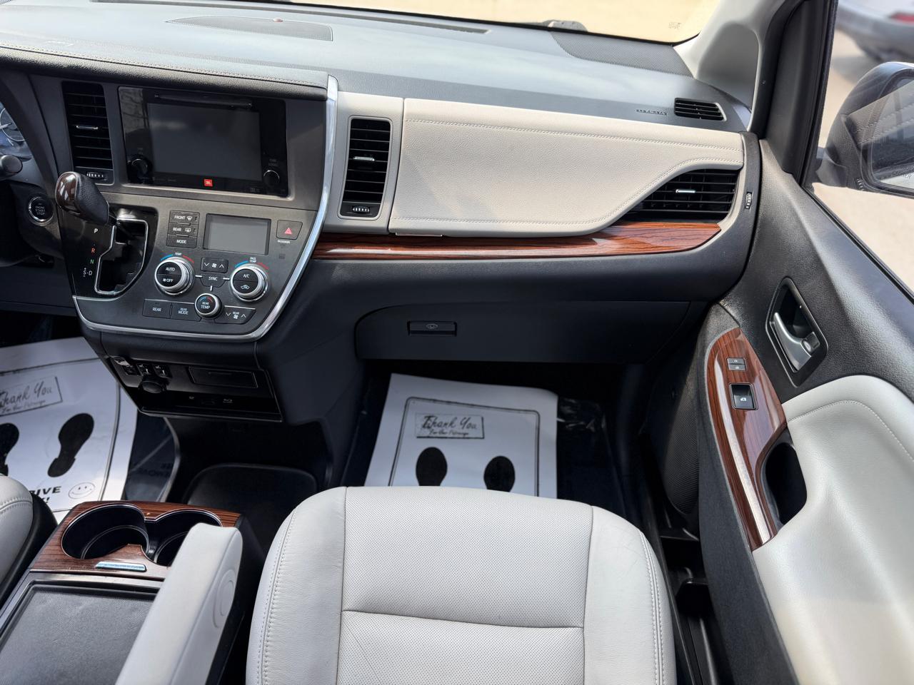 Toyota Sienna  2016