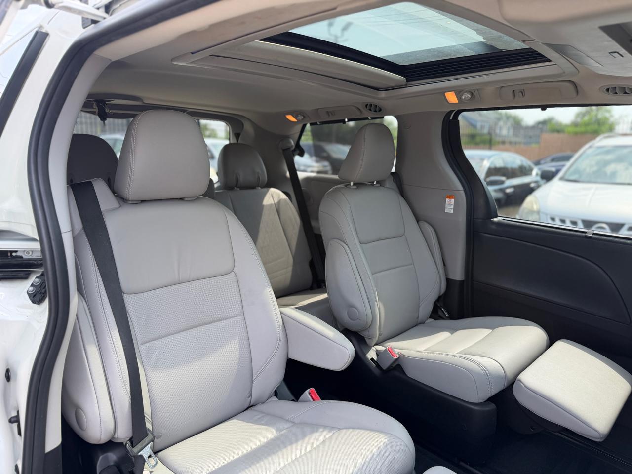 Toyota Sienna  2016
