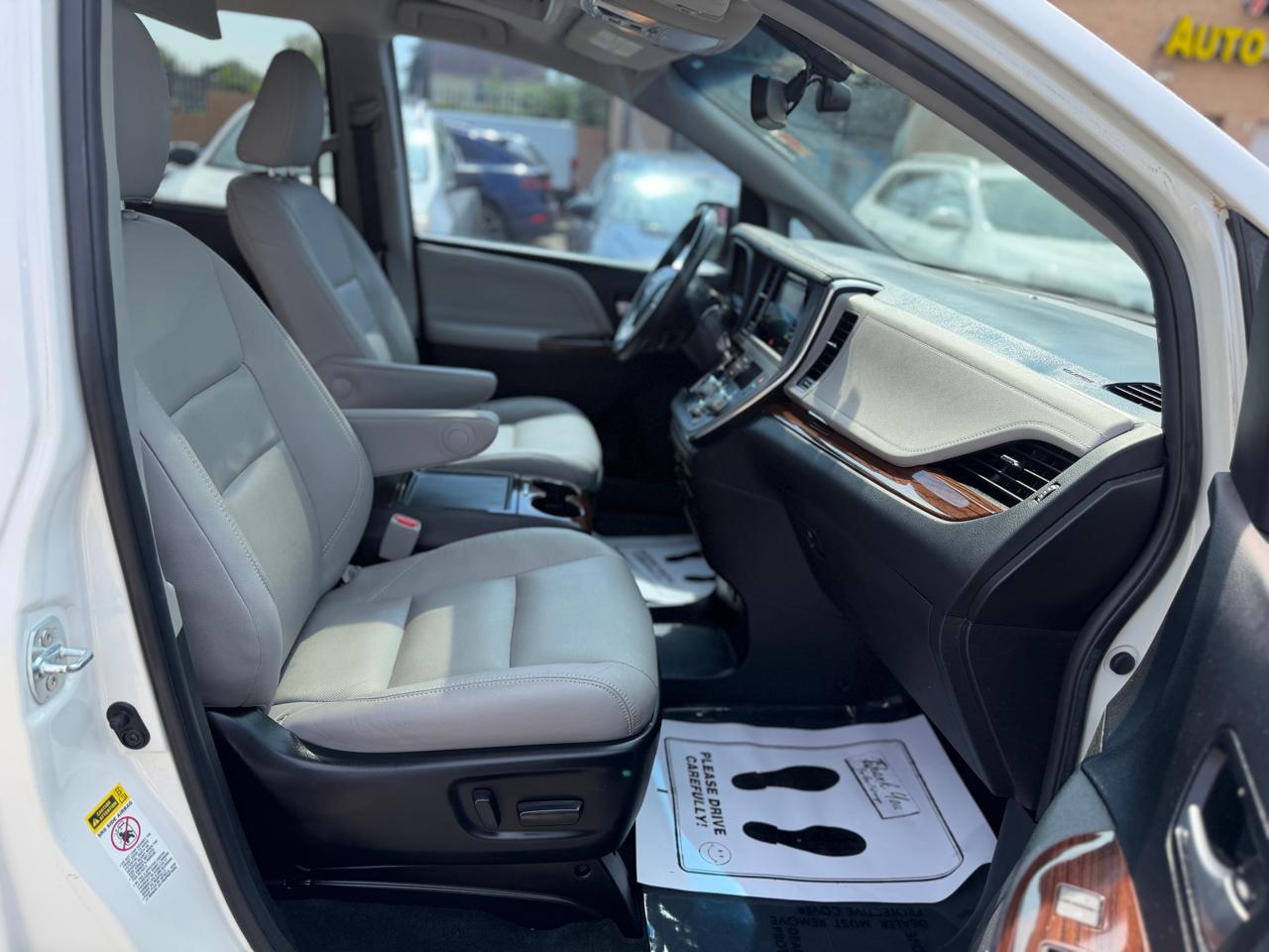 Toyota Sienna  2016
