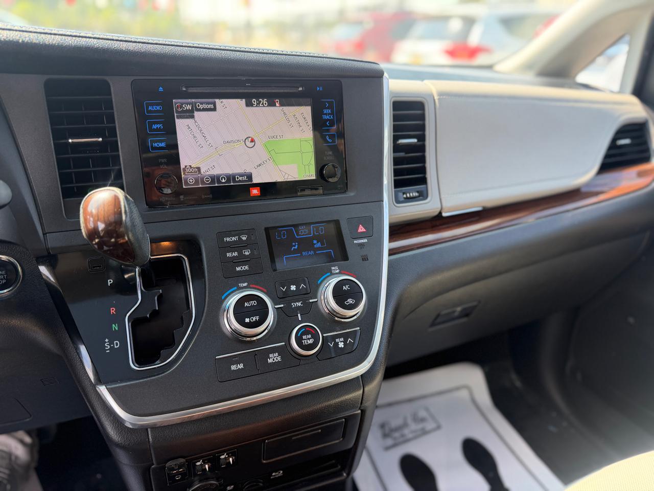 Toyota Sienna  2016