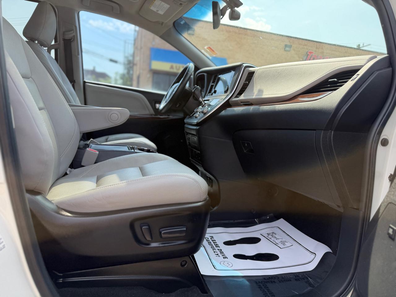 Toyota Sienna  2016