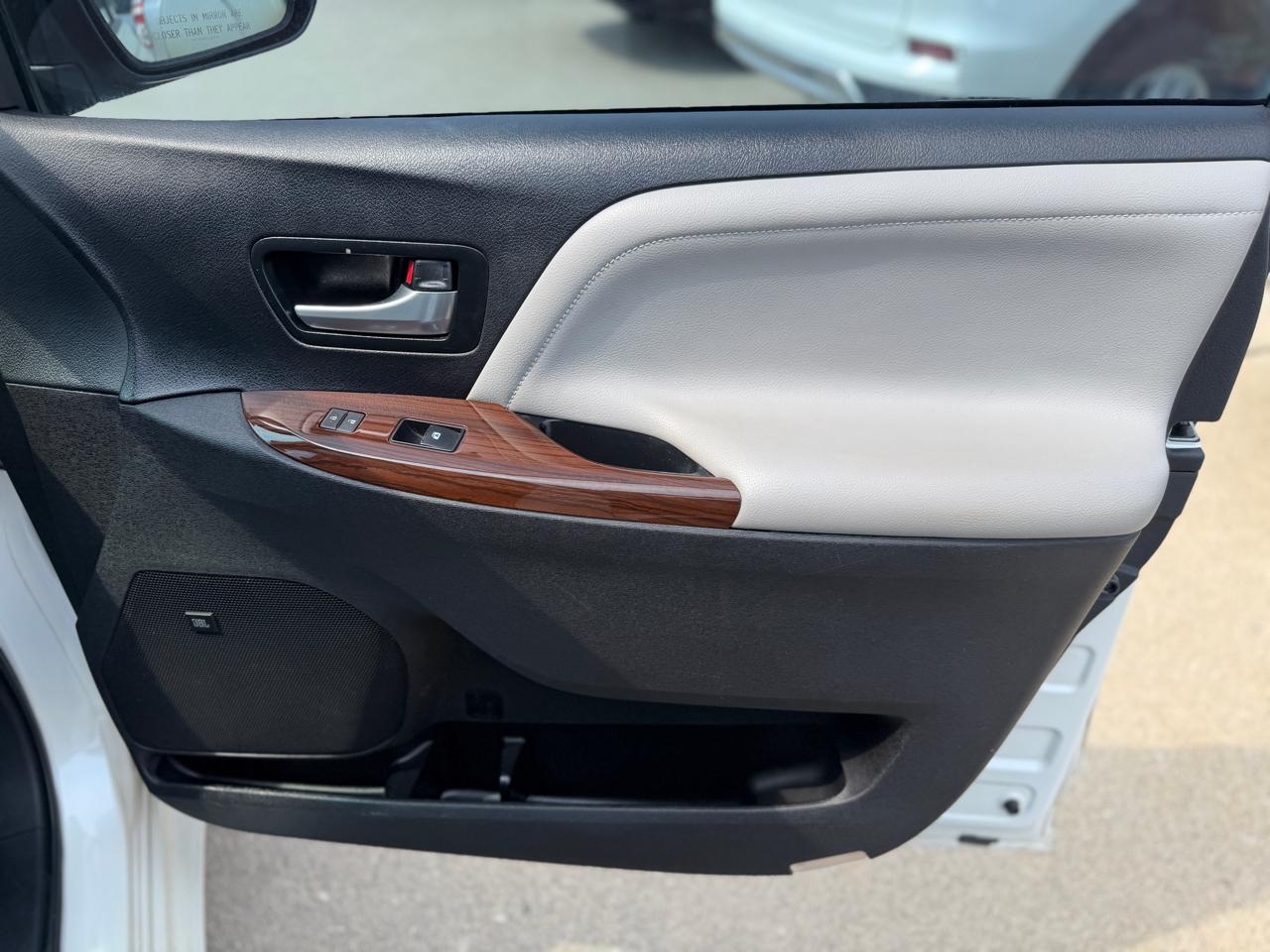 Toyota Sienna  2016