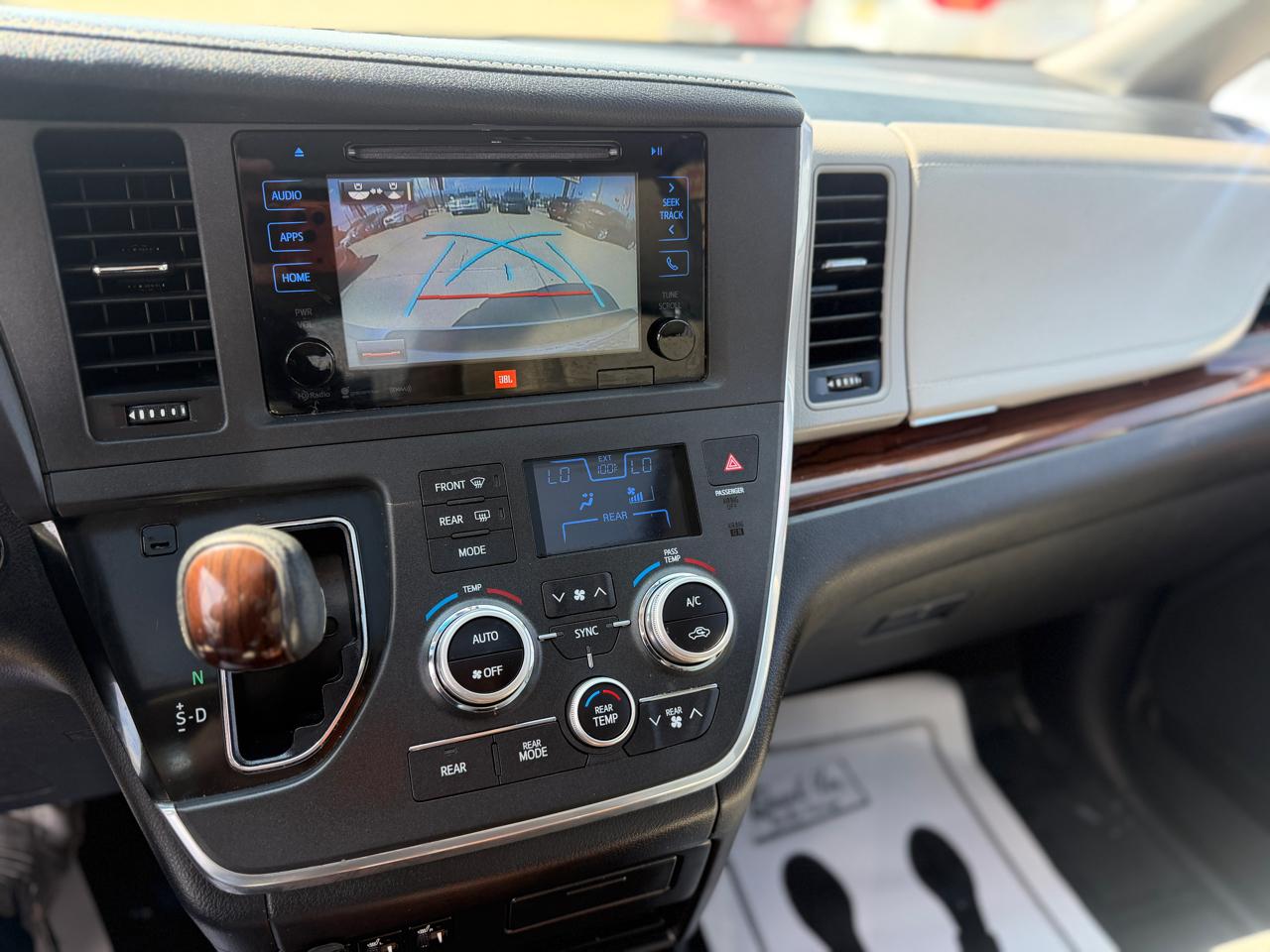 Toyota Sienna  2016