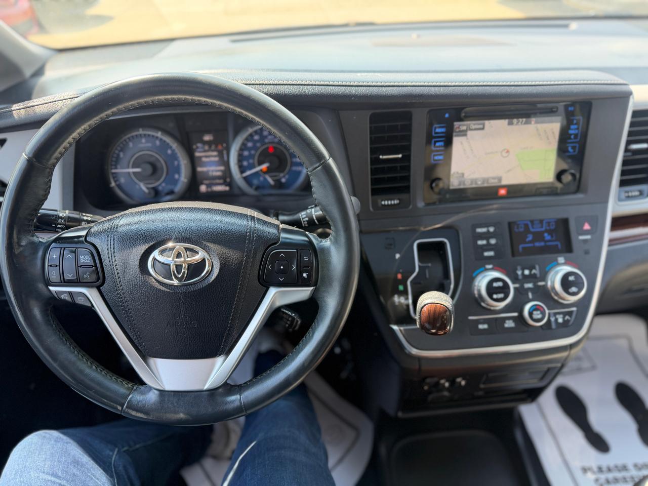 Toyota Sienna  2016