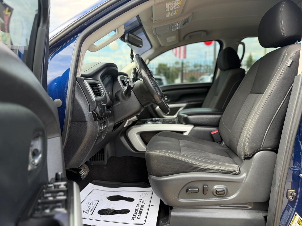 Nissan Titan XD SV Crew Cab 4WD 2018