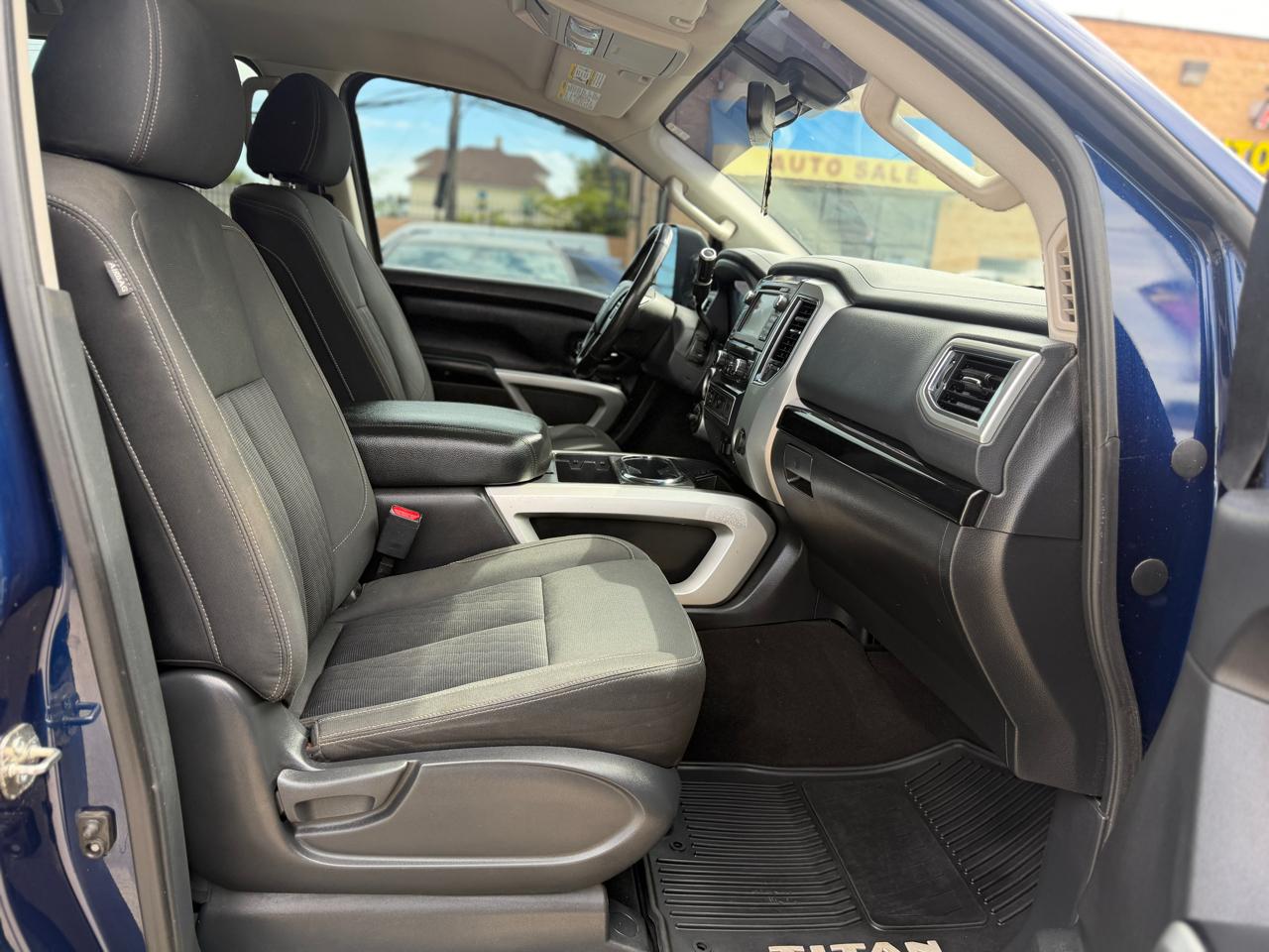 Nissan Titan XD SV Crew Cab 4WD 2018