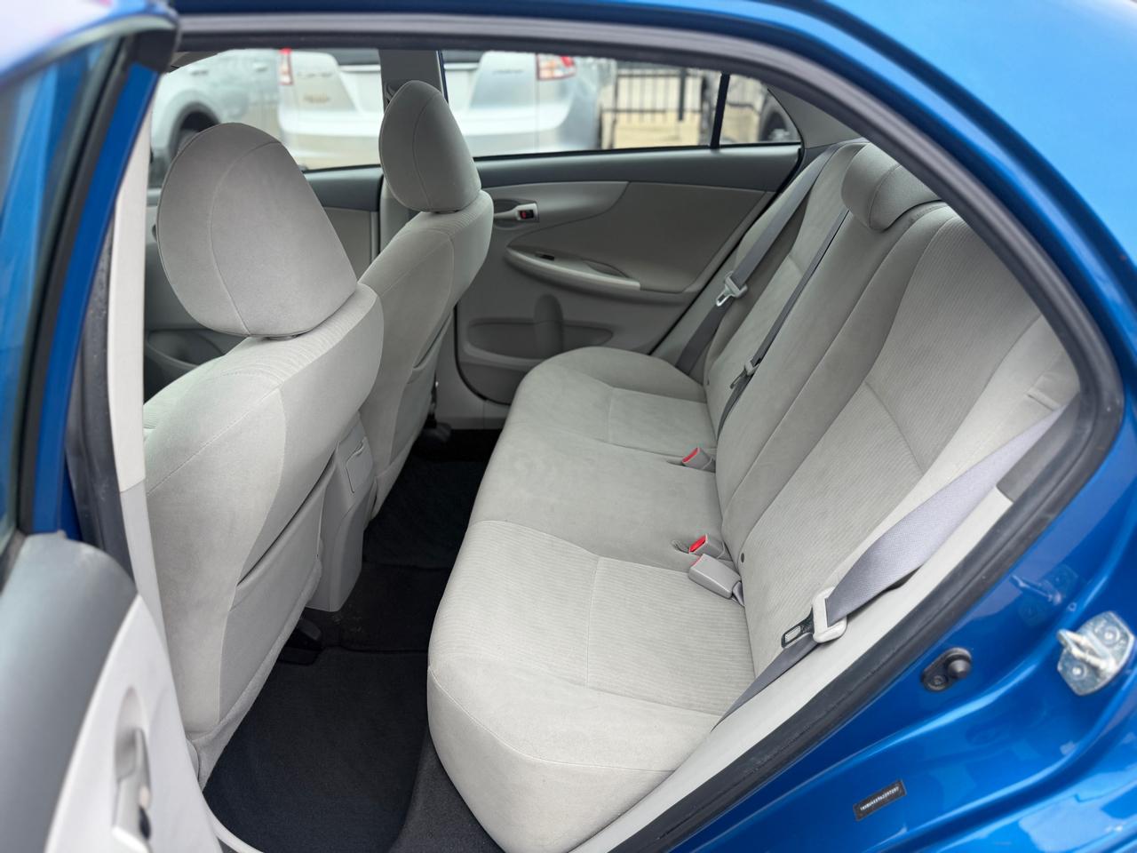 Toyota Corolla LE 4-Speed AT 2010