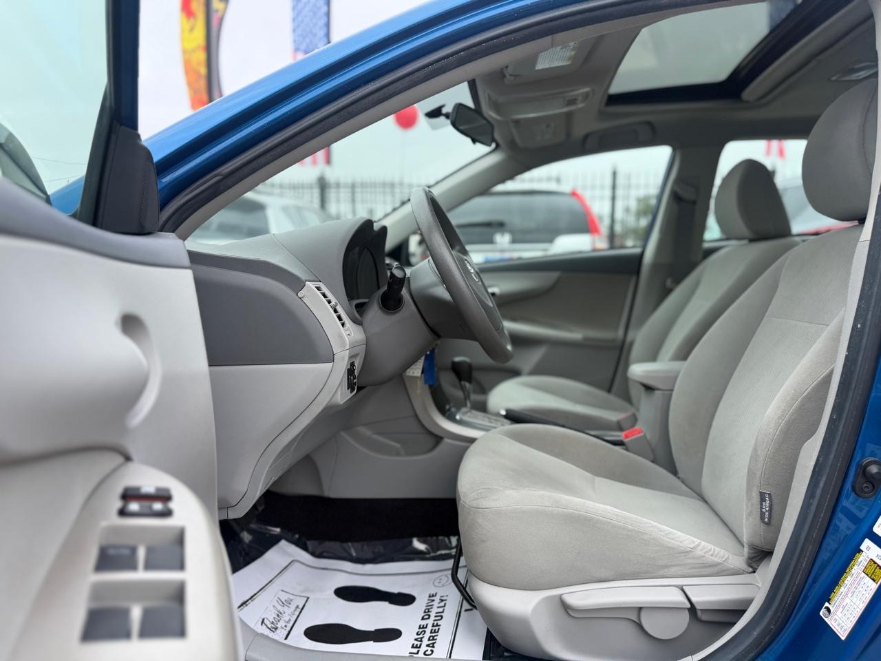 Toyota Corolla LE 4-Speed AT 2010