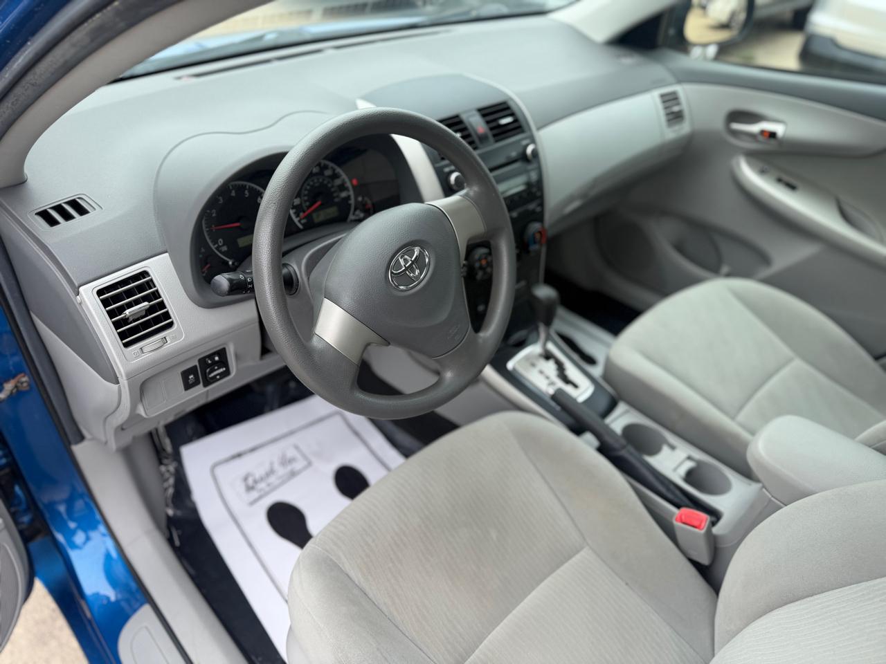 Toyota Corolla LE 4-Speed AT 2010
