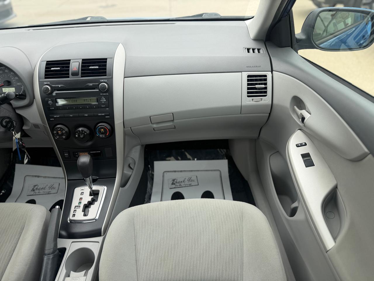 Toyota Corolla LE 4-Speed AT 2010