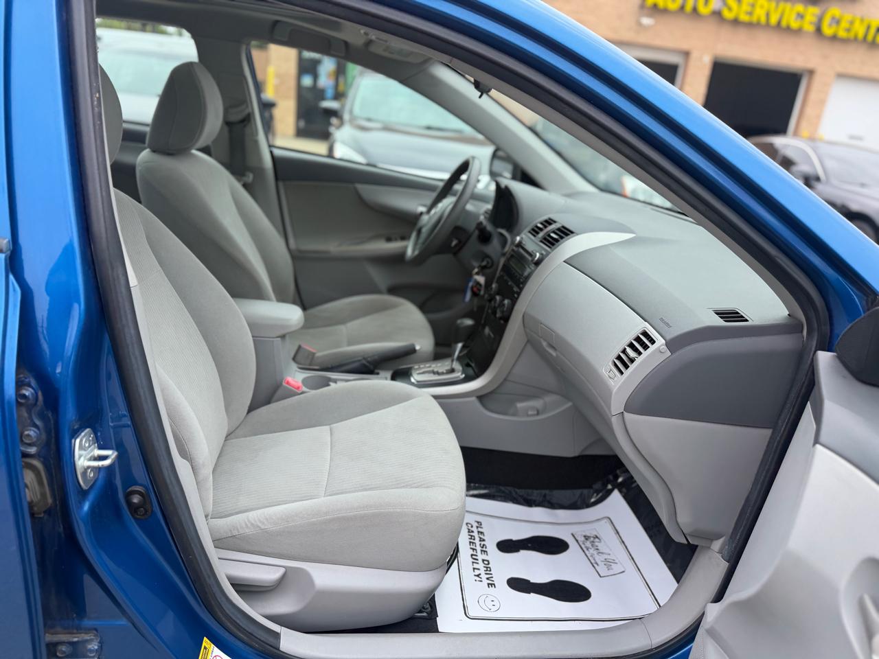 Toyota Corolla LE 4-Speed AT 2010