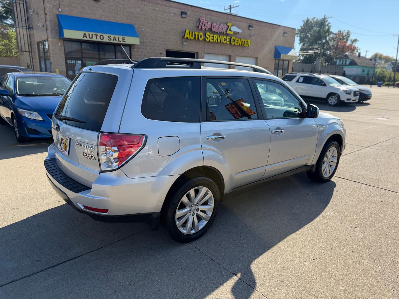 Subaru Forester 2.5X Premium 2011