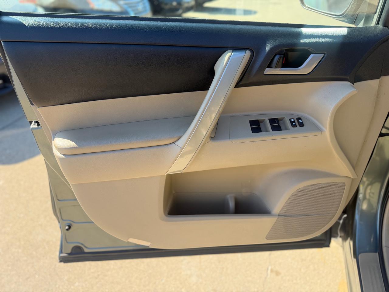 Toyota Highlander  2013