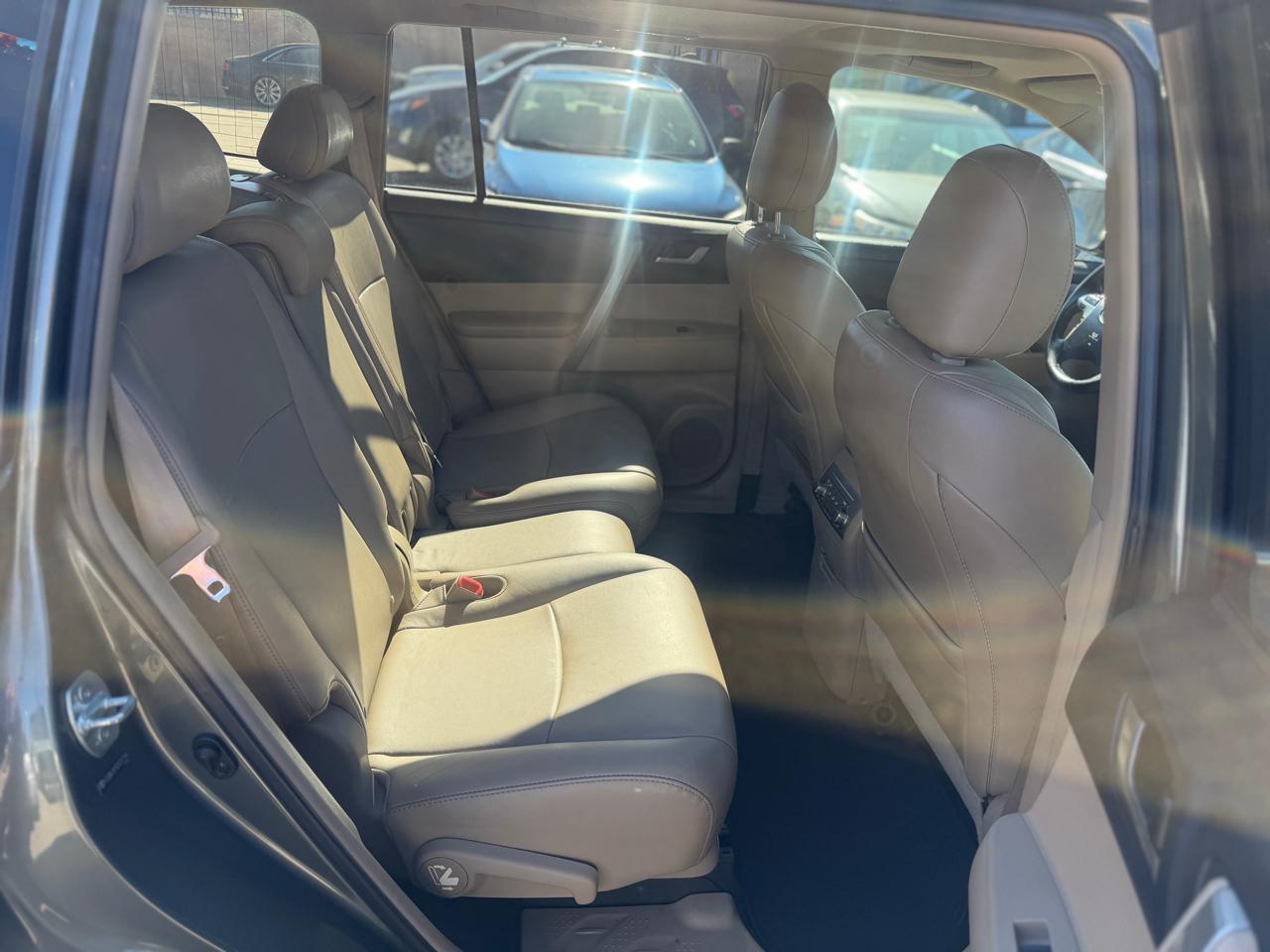 Toyota Highlander  2013