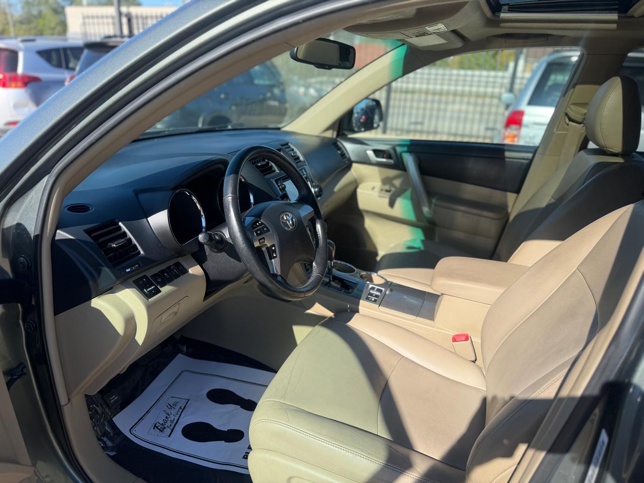 Toyota Highlander  2013