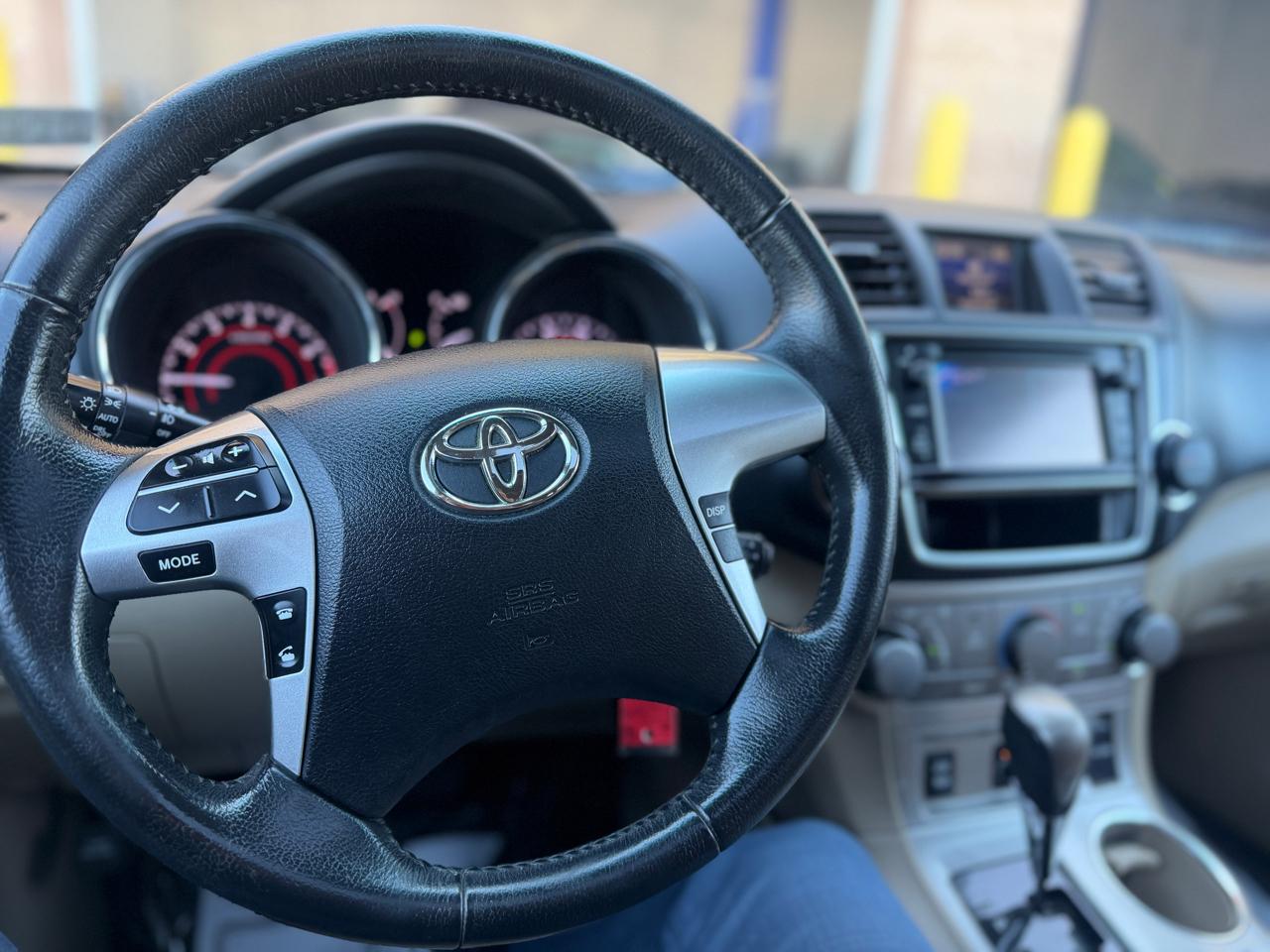 Toyota Highlander  2013