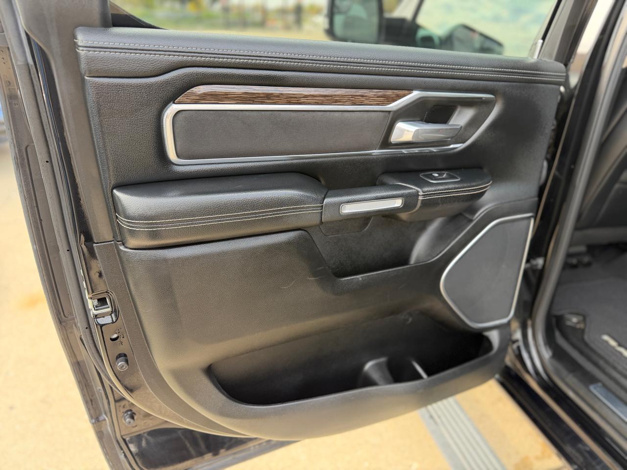 RAM 1500 Laramie Crew Cab 4WD 2019